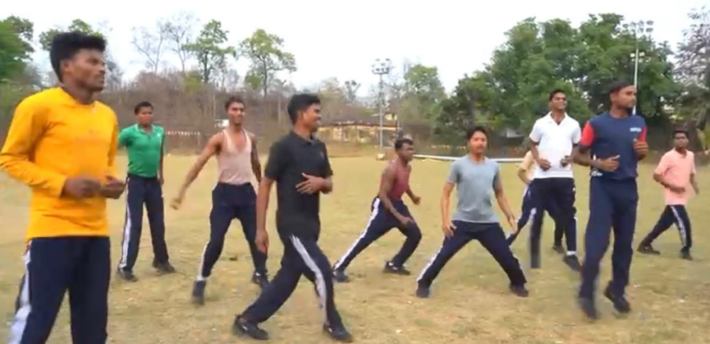 Bastar News - बस्तर हेरिटेज मैराथन 2026 में दौड़ते पूर्व माओवादी धावक