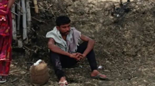 Dhamtari Tower Drama youth climbed high tension tower in Bhendra village