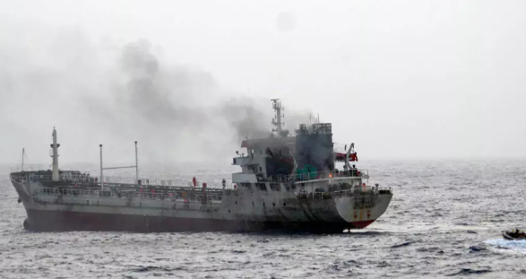 US Oman Ship Strike: ओमान तट के पास जहाज पर हमले से मचा अंतरराष्ट्रीय विवाद