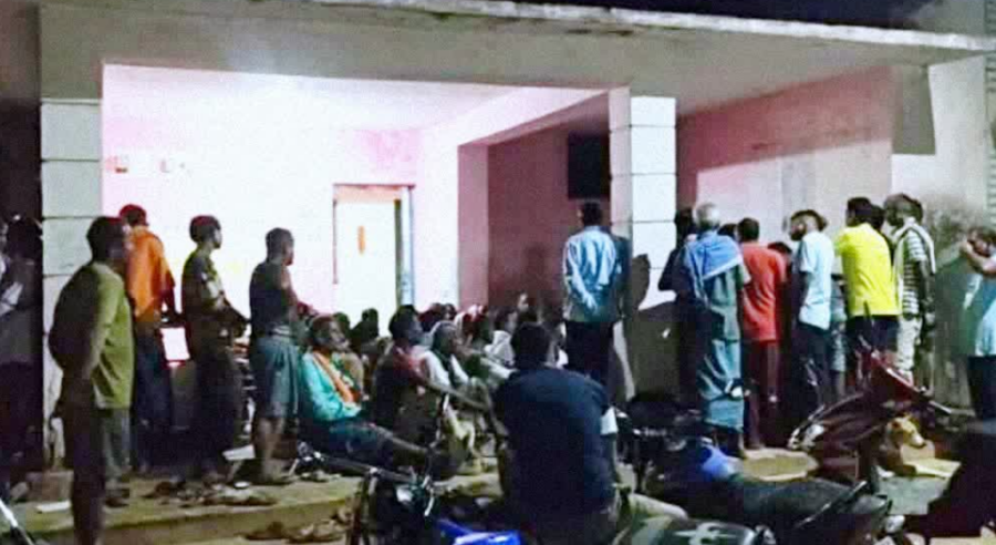 Kanker Burial Dispute: उत्तर बस्तर के धेकुना गांव में दफन को लेकर नया विवाद, शव हटाने की उठी मांग