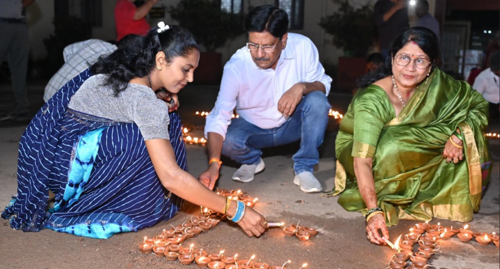 Ashirwad Ka Diya कार्यक्रम में दुर्ग नगर निगम के 60 वार्डों में 51 हजार दीप प्रज्ज्वलित